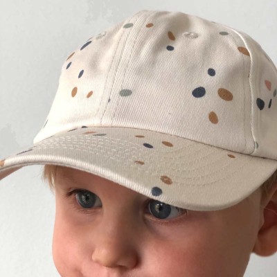 Vaikiška kepurė su snapeliu taškelis